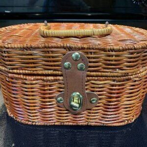VTG Top Handle wicker Box/purse